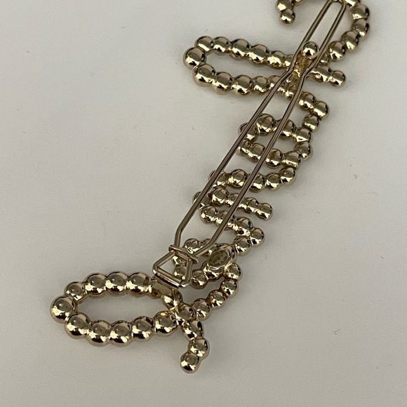 Chanel Script Hair Clip
Crystals and Pearls like New - Picture 6 of 13